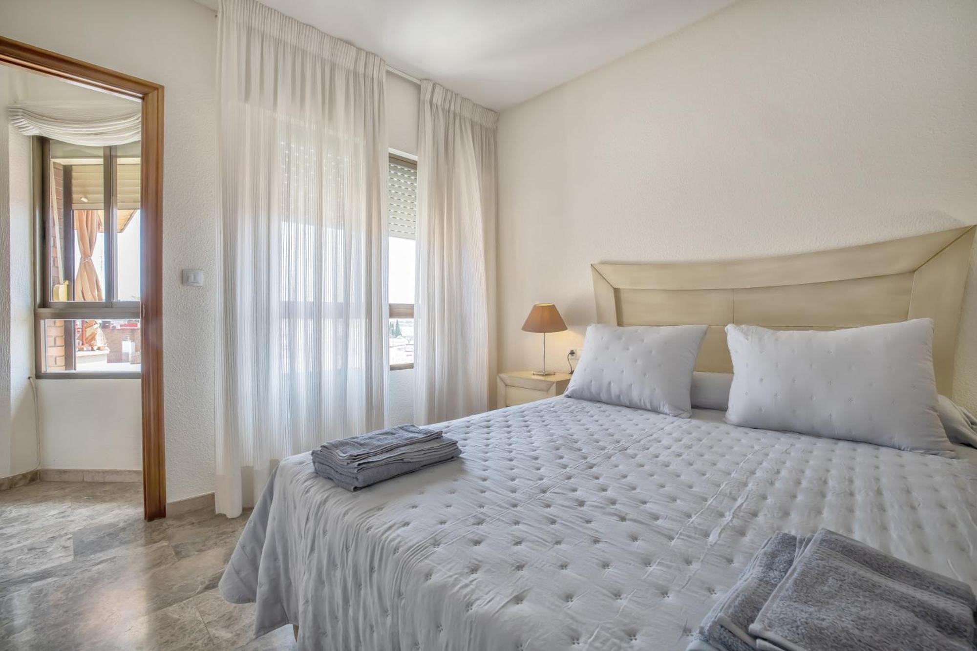 R & T Cordoba Center Apartamentos - Parking エクステリア 写真