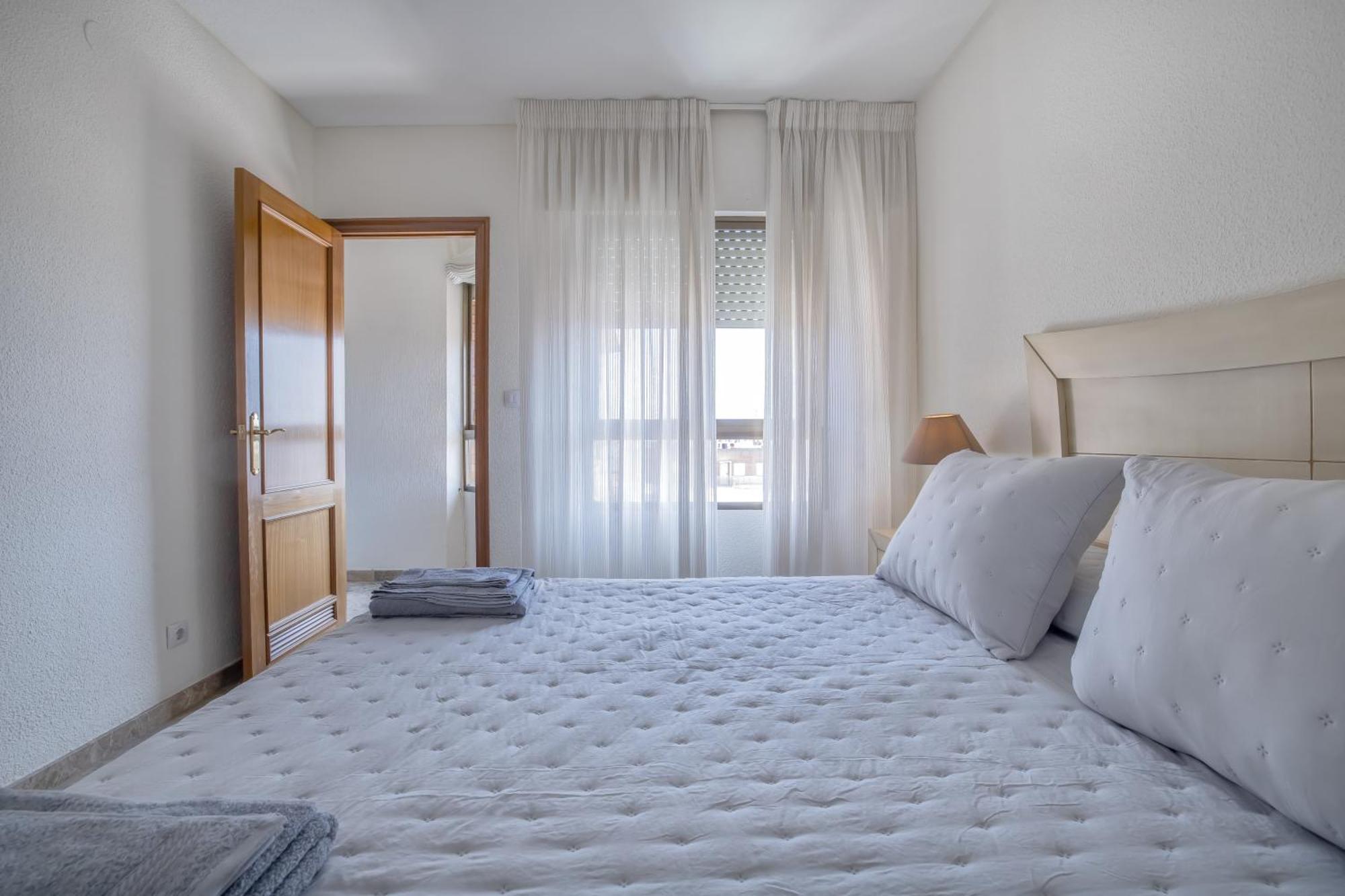 R & T Cordoba Center Apartamentos - Parking エクステリア 写真