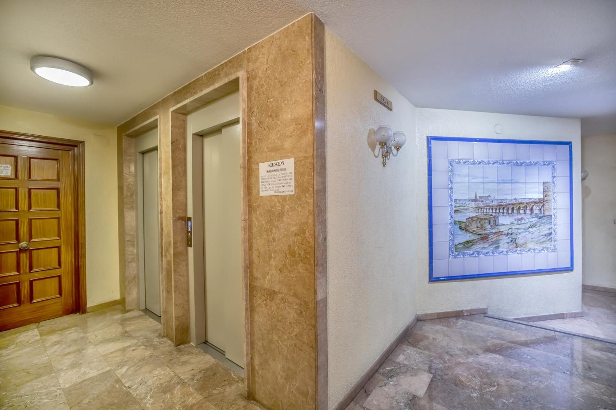 R & T Cordoba Center Apartamentos - Parking エクステリア 写真