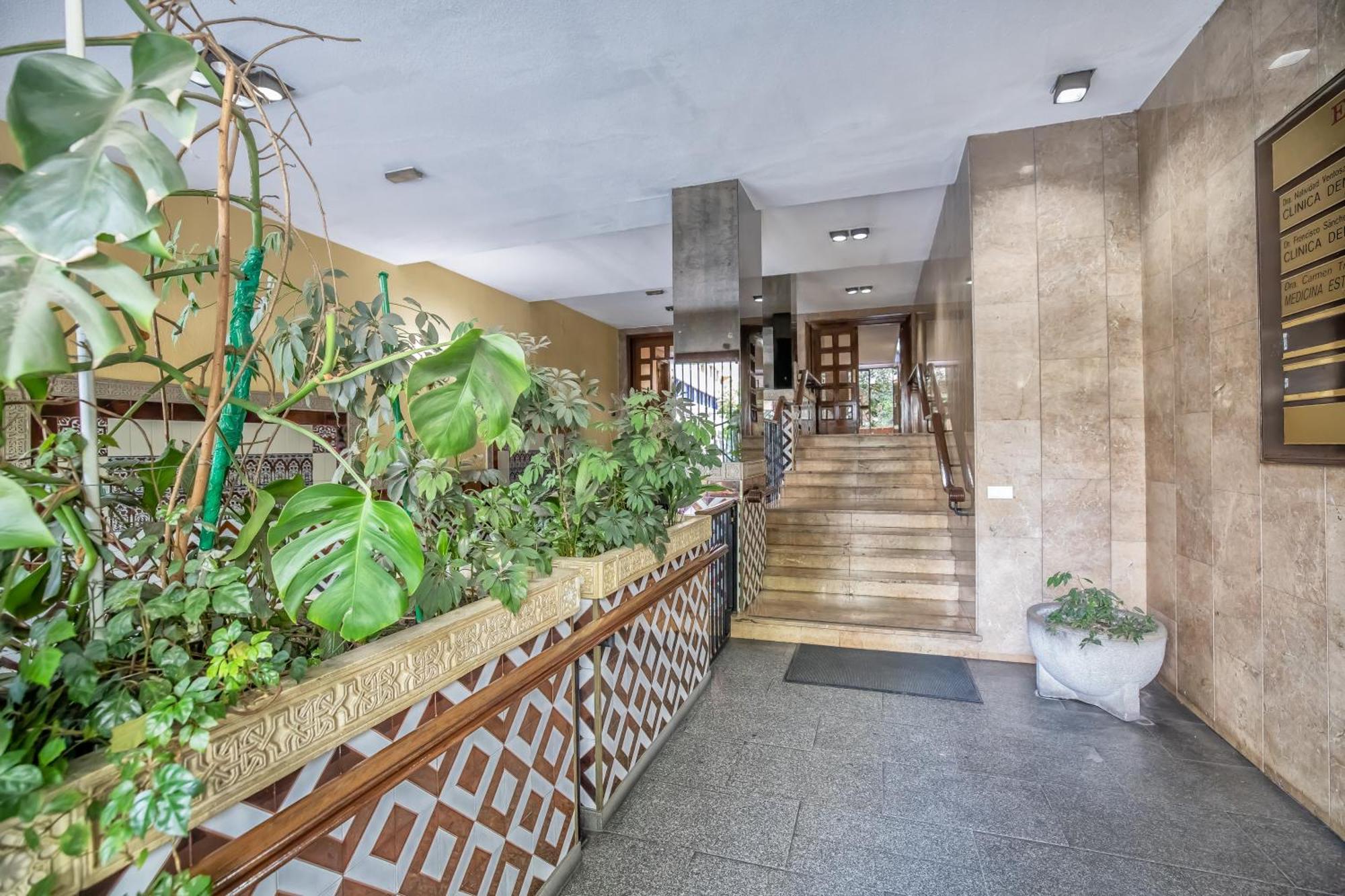 R & T Cordoba Center Apartamentos - Parking エクステリア 写真