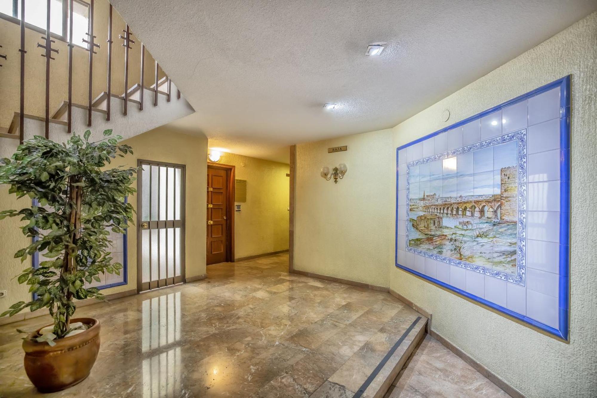 R & T Cordoba Center Apartamentos - Parking エクステリア 写真