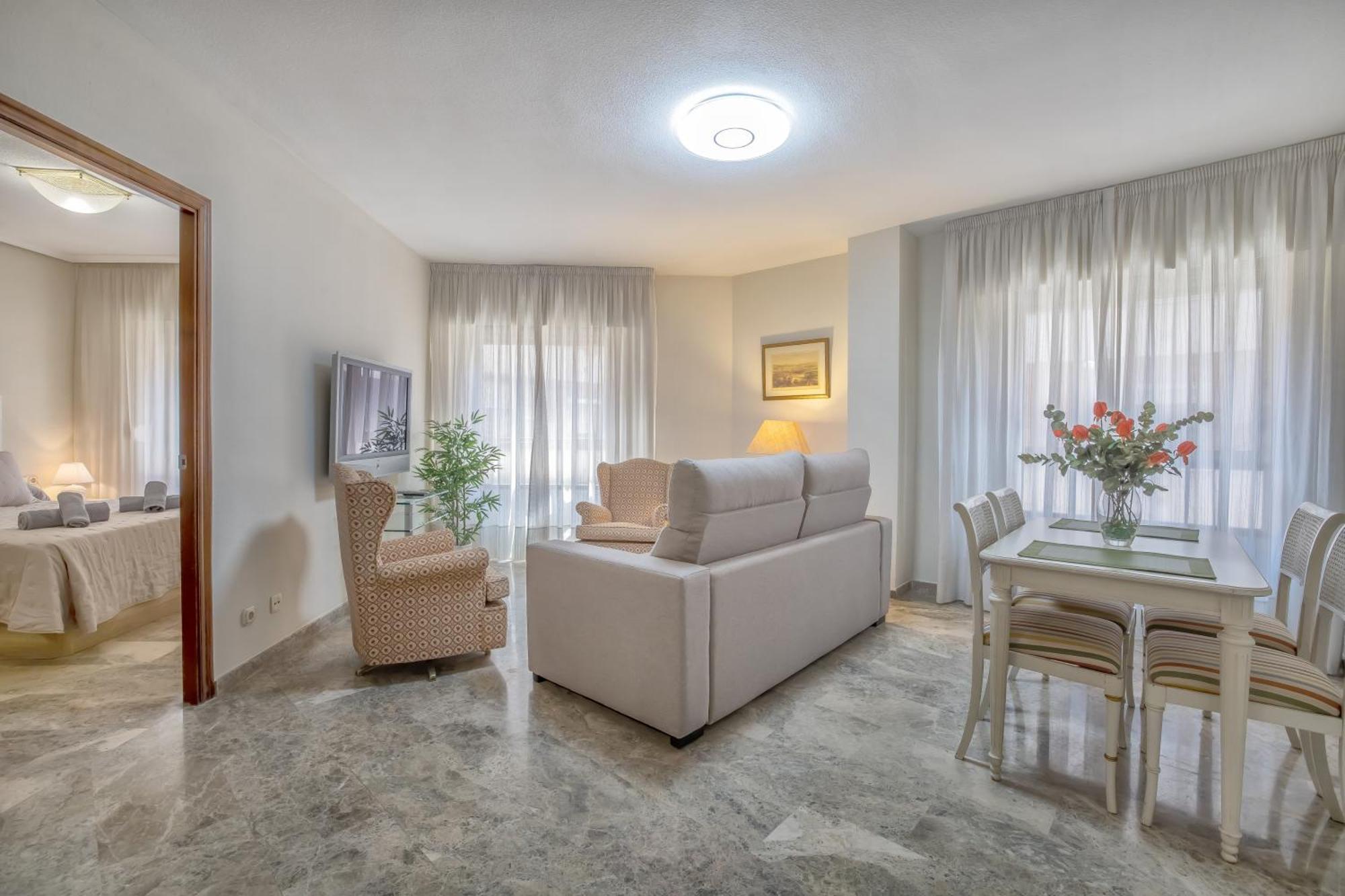 R & T Cordoba Center Apartamentos - Parking エクステリア 写真