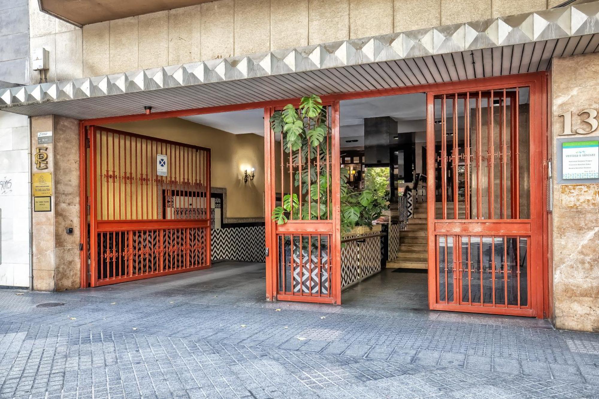 R & T Cordoba Center Apartamentos - Parking エクステリア 写真